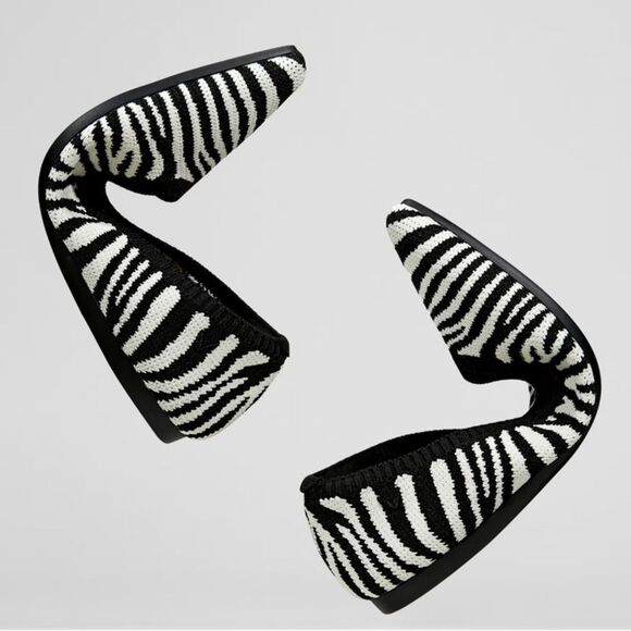 Vivaia Aria zebra print woven pointed toe ballet flats - Picture 3 of 13